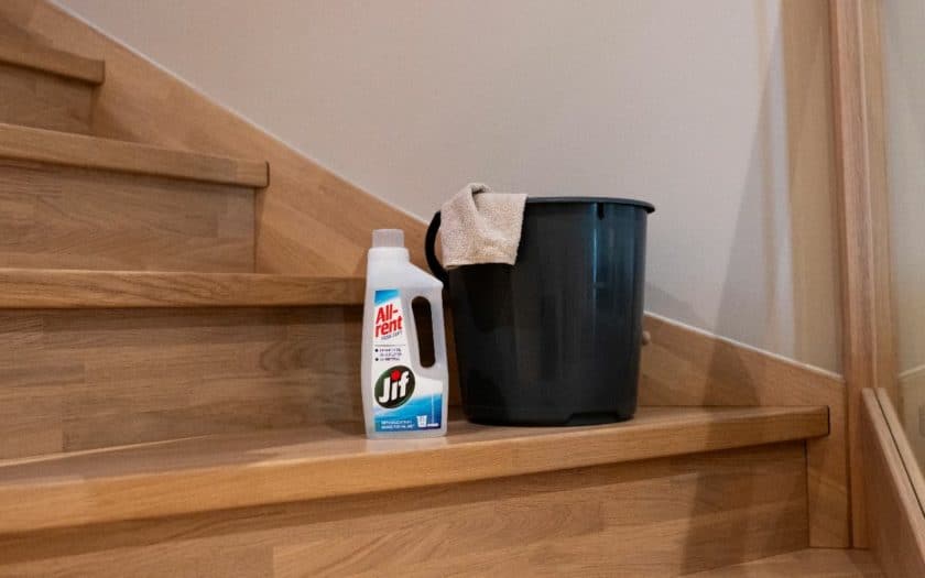 Jif Allrent passer til å vaske trapper. Perfekt resultat på trappevask. FOTO