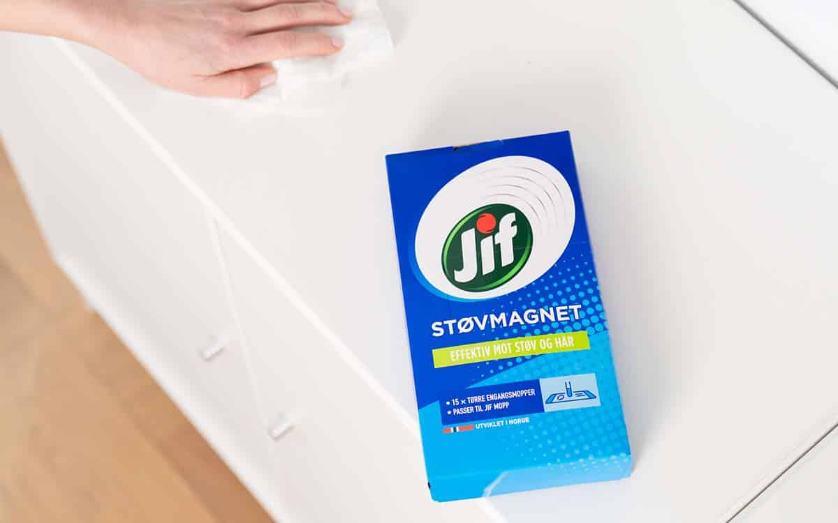 Tørke støv med Jif Støvmagnet.