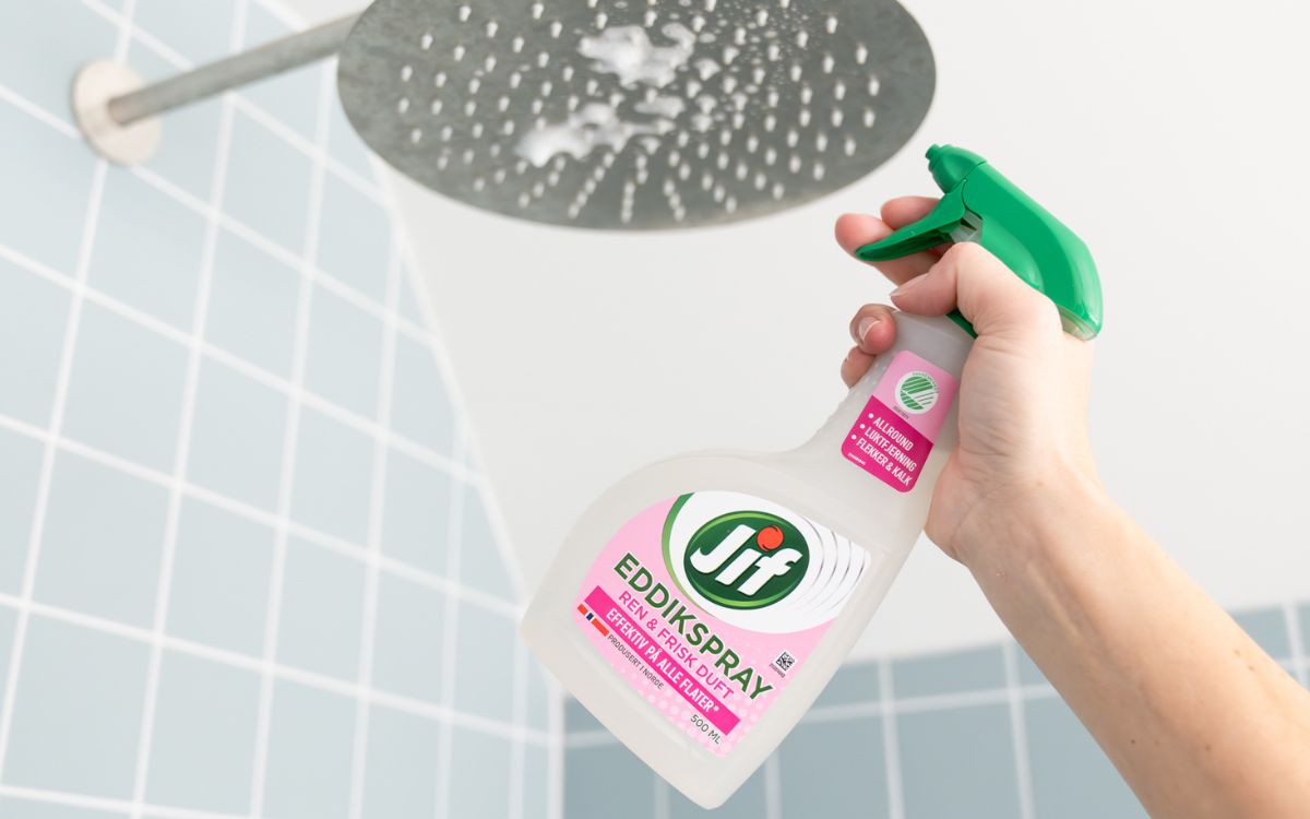 Vaske dusjen med Jif Eddikspray.