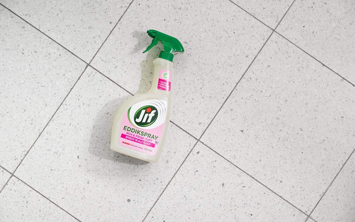 Fjerne vond lukt med Jif Eddikspray.